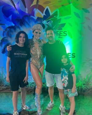 José María Listorti Instagram - Que lindo es verte feliz @monicalistorti ! Fue una noche maravillosa! Brillaste como nunca! Mejor dicho: COMO SIEMPRE! Porque cada cosa que encaras en tu vida lo haces con pasión! Ver tu cara de alegría, haciendo lo q mas te gusta. Sin olvidar de tus raíces, de donde venís. Que lindo fue ver como todos se acuerdan de vos con un cariño único! QUE HERMOSO ES VERTE FELIZ! Gracias @artetango1974 @henrry_cardozo por la dedicación y la rapidez con la que le hicieron el vestuario! FUE UNA NOCHE INOLVIDABELE! @corrientesescarnavalsiempre. 
Gracias @turismohotelcasino por la impecable atención