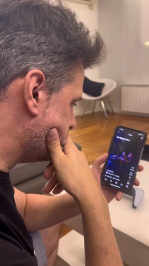 José María Listorti Instagram - Quise sorprender a @monicalistorti con este truco! Pero obviamente no tuve el resultado esperado… 🤦‍♂️ #parejas #baile #challenge