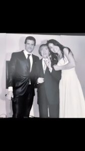José María Listorti Instagram - En mi casamiento, con mis hijos , en su cumpleaños, en mi programa de Tv, en mis películas, en La legislatura Porteña! Siempre en los mejores momentos! Estoy seguro q fue la primera persona en mi vida q me hizo reír a carcajadas! GRACIAS POR TANTO! @carlitosbalaoficial @laurabalaa
