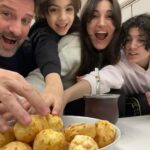 José María Listorti Instagram - Si @mccainargentina ya me había sorprendido, ahora con estos nuevos lanzamientos quede loco!! Que mejor para este frío que merendar con unos panes de queso o desayunar con unos wafles! Todos estos productos los pueden conseguir en la tienda de Mccain tiendamccain.com.ar @mccainargentina @fornodeminasargentina