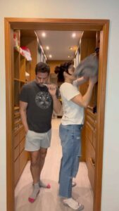 José María Listorti Instagram - Noche para pijama o para darle #gasolina ? Que te gustaría @monicalistorti ❤️🔥 #parejas #fiesta