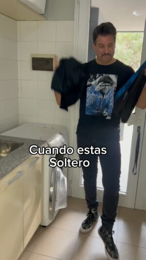 José María Listorti Instagram - Mi mejor aliado para lavar la ropa es @alaargentina líquido para diluir #AlaParaDiluir #ElpequeñoGiganteDelLavado