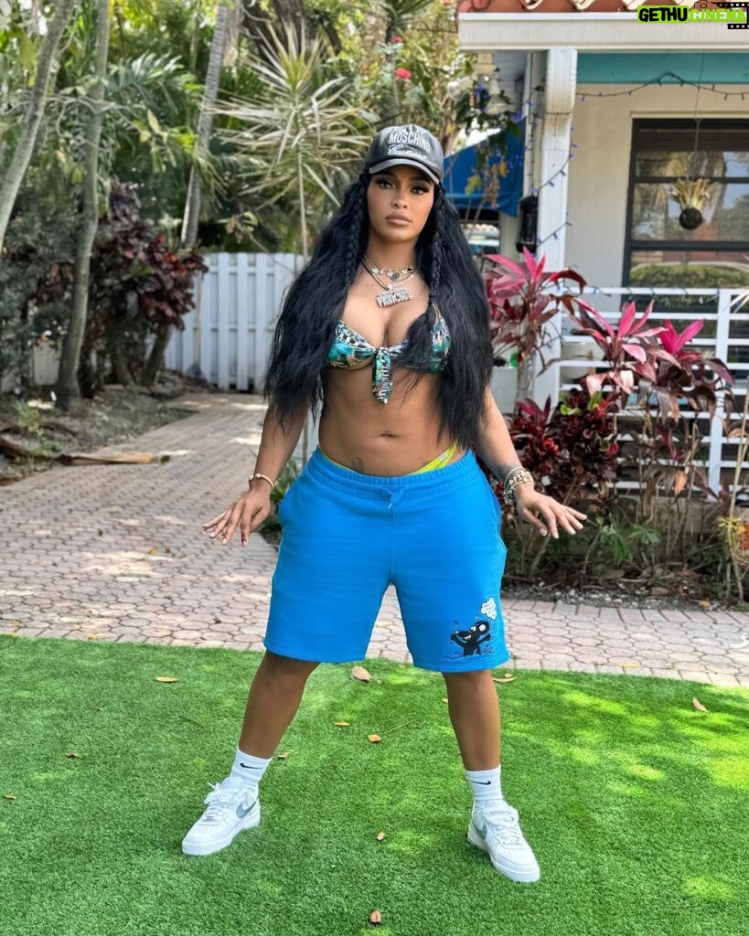 Joseline Hernandez Instagram - En el Estudio bien sexy 😎🎥👅🍒 Miami Beach, Florida
