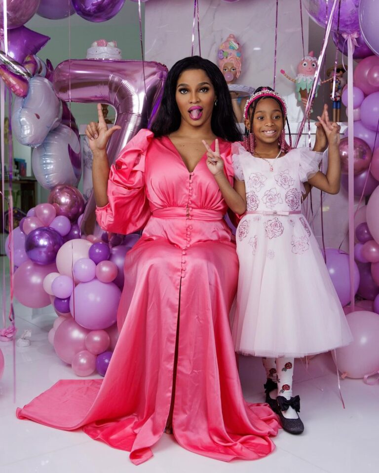 Joseline Hernandez Instagram - My baby is 7 and I've been crying all day 😌😌😌 #happybirthday #doitlikeitsmybday HAPPY BIRTHDAY TO THE SWEETEST GIRL IN THE WORLD BONNIE'BELLA 🎉🥳🥳🥳🥳🥳🥳🥳🥳🥳🤩🤩🤩🤩🤩🤩🤩🤩
