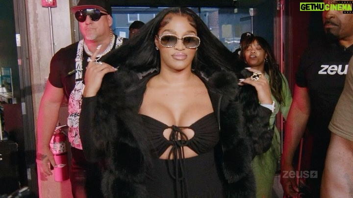 Joseline Hernandez Instagram - Season 4 of #joselinescabaret streaming now baby! Go watch all episodes! So fire!!!!!! Only on @thezeusnetwork click link on bio! Season 5 coming soon!