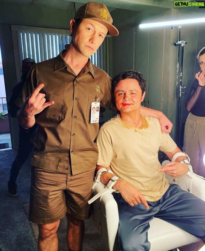 Joseph Gordon-Levitt Instagram - Shooting @arturocastrop‘s nightmare sequence in ep4 of Mr. Corman — We didn’t end up using this moment, but I needed the world to see me don the browns. #MrCorman @appletvplus @ups