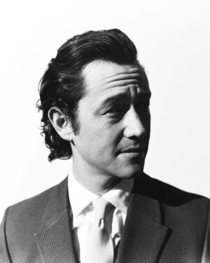 Joseph Gordon-Levitt Instagram - Got to (virtually) sit down and chat with my good buddy @sethrogen all about The Trial of the Chicago 7, living (and working) in New Zealand, plus a bunch of other stuff for the new issue of @_manabouttownuk. Check it out. 👀

==

Photographer: Shane McCauley @shanemccauley 
Styling: Jenny Ricker @jennyricker 
Grooming: Joanna Ford @joannapford