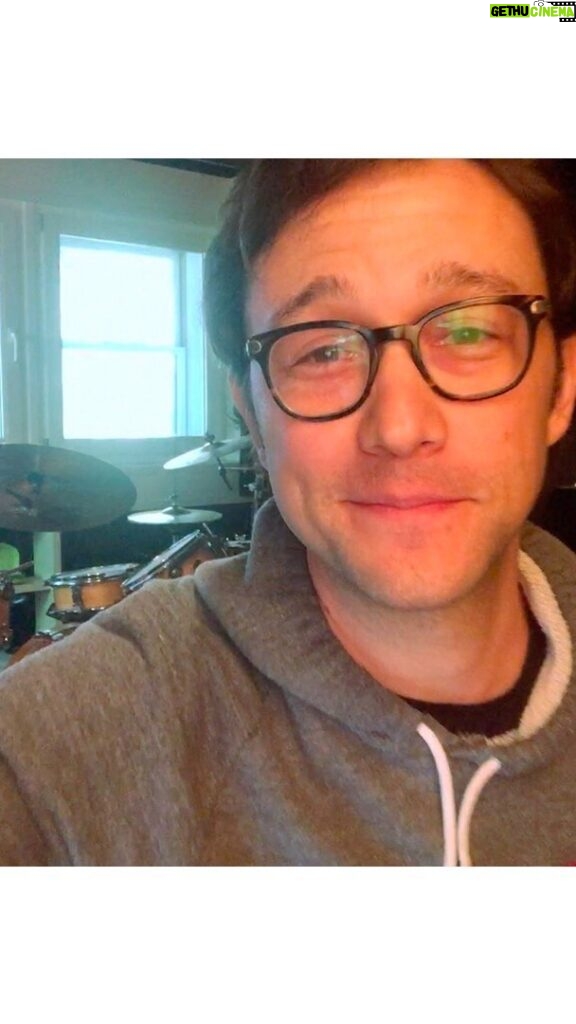 Joseph Gordon-Levitt Instagram - #NoCapeRequired is a project @zappos is doing to celebrate the heroes on the front lines of the covid-19 crisis. Lots of ways you can contribute. Find your own unique gratitude to offer to these heroes, because they deserve it <3 https://bit.ly/2zvKSpO Visit Meals on Wheels' website to find out how you can support their mission: https://bit.ly/3bCDypj