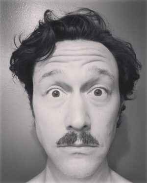 Joseph Gordon-Levitt Instagram - Keep it or nah? 🎩 #shavingexperiments