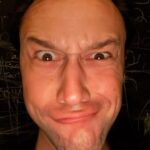 Joseph Gordon-Levitt Instagram - 🤘👹🤳🏼