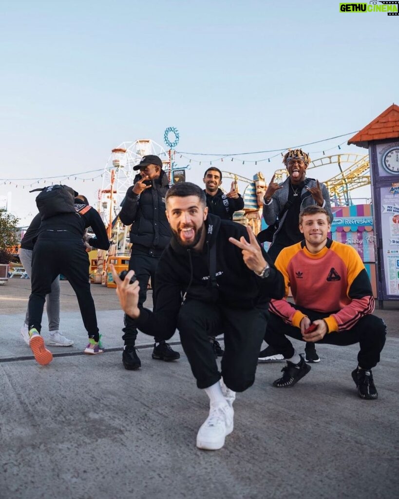 Josh Bradley Instagram - Happy #Sidemen8Years 🧡 Genuinely been one of the craziest journeys with these boys, from the highs to the lows. Family forever! London, United Kingdom