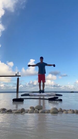 Josh Duhamel Instagram - When you oversleep and only have 25 seconds to work out.