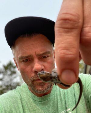 Josh Duhamel Instagram - It’s all fun and games until this little guy gains 50lbs and wants to snack on my fingers. 

A snapping turtle’s jaw strength has been registered between 208 and 226 Newtons of force. I don’t know exactly what that means, but I’ll probably keep my hands to myself the next time our paths cross.