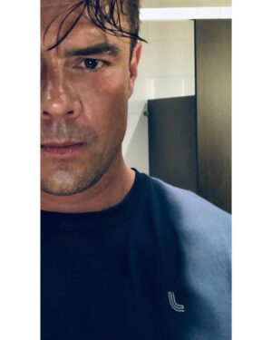 Josh Duhamel Instagram - I don’t usually share post-workout bathroom selfies but I do when I’m wearing #lolë