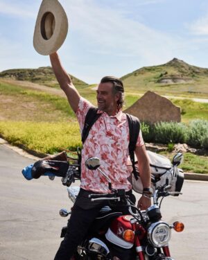 Josh Duhamel Instagram - Rolling through North Dakota on a trip with my buddies. #Legendary #HelloND #BeNDLegendary