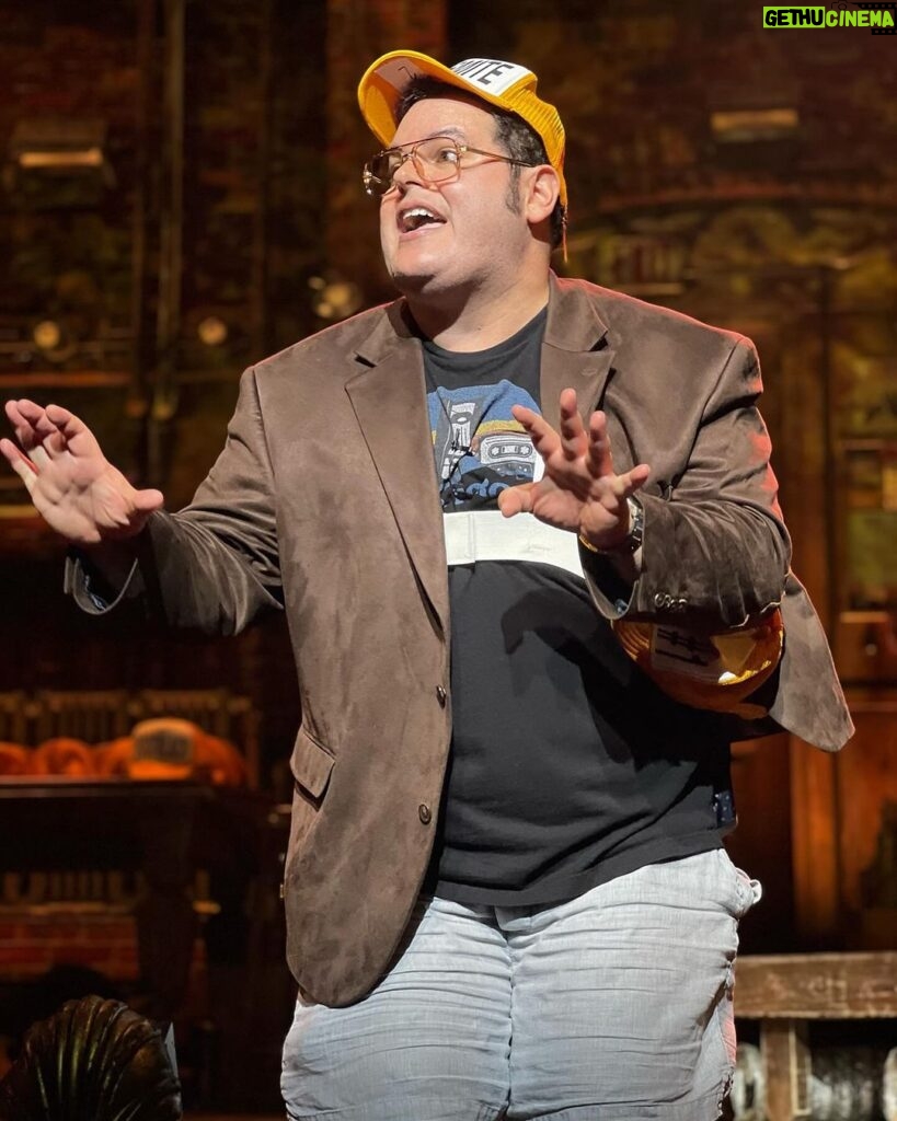 Josh Gad Instagram - Only nine more days and 12 more shows before this magical @gutenbergbway comes to an end. While we could’ve continued and extended this hit run, it felt more magical to keep it truly limited for 20 of the most incredible weeks I’ve ever had as an artist. To all of you who have come on this this incredible journey to Schlimmer staged to perfection by @alextimbers and his tremendous team of geniuses along with the brilliant writing of @theanthonyking & @scottabridged , thank you. We hope you will continue eating dreams long after we are done to those of you lucky enough to see the final 12 shows, buckle up, the fun has only just begun. #photodump📸 #12moretogo @gutenbergbway #gutenbergbway