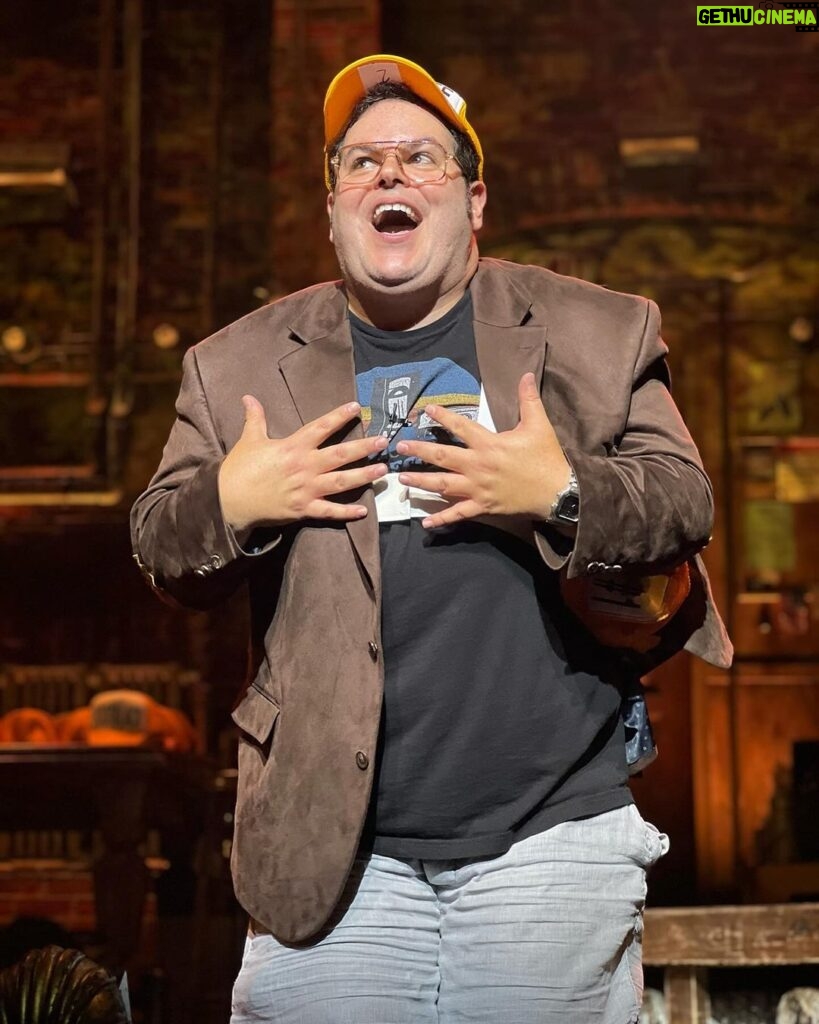 Josh Gad Instagram - Only nine more days and 12 more shows before this magical @gutenbergbway comes to an end. While we could’ve continued and extended this hit run, it felt more magical to keep it truly limited for 20 of the most incredible weeks I’ve ever had as an artist. To all of you who have come on this this incredible journey to Schlimmer staged to perfection by @alextimbers and his tremendous team of geniuses along with the brilliant writing of @theanthonyking & @scottabridged , thank you. We hope you will continue eating dreams long after we are done to those of you lucky enough to see the final 12 shows, buckle up, the fun has only just begun. #photodump📸 #12moretogo @gutenbergbway #gutenbergbway
