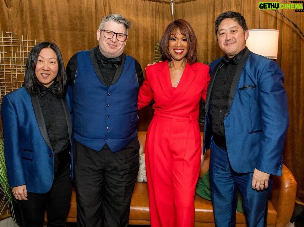 Josh Gad Instagram - A Broadway debut for the ages! Thanks for eating dreams with us @gayleking 🍽️✨ #GutenbergBway 📸: @triciambaron James Earl Jones Theatre