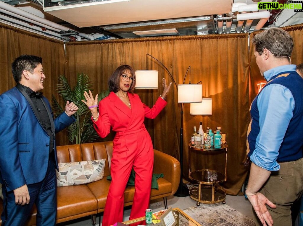 Josh Gad Instagram - A Broadway debut for the ages! Thanks for eating dreams with us @gayleking 🍽️✨ #GutenbergBway 📸: @triciambaron James Earl Jones Theatre