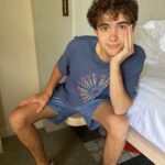 Joshua Bassett Instagram - hotel photoshoots>>>>> @americaneagle #aejeans #aepartner