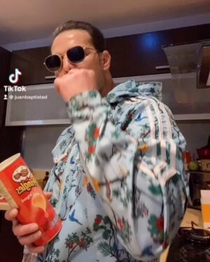Juan A. Baptista Instagram - Cuando te dejas llevar por el sabor 🐈🍀🍒🚀🎖 #entregatosyyo #tiktok #fyp @vysen_colombia