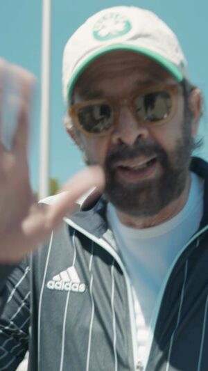 Juan Luis Guerra Instagram - Preparando algo para ustedes 👀 #EntreMaryPalmerasTour 
.
📹 @babeto