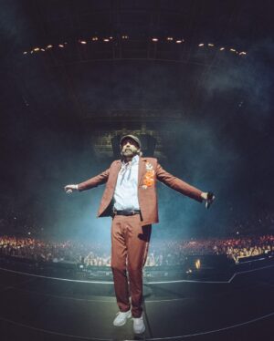 Juan Luis Guerra Instagram - ¡Barcelona, gracias por darnos tanto! ¡Por el coro, el baile y la alegría!

#EntreMaryPalmerasTour @proactivents 📷 @babeto