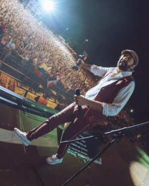 Juan Luis Guerra Instagram - ¡Gracias al hermoso público de Madrid por regalarnos tanto cariño y alegria! 🇪🇸

#EntreMaryPalmerasTour @proactivents 📷 @babeto