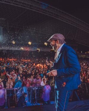 Juan Luis Guerra Instagram - ¡Gracias Costa Rica por este hermoso concierto! ¡Por el coro, las caras de alegría y la lluvia de bendición!

#EntreMaryPalmerasTour @sdconcerts 📷 @babeto
