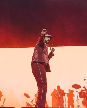 Juan Luis Guerra Instagram - ¡Barcelona, gracias por darnos tanto! ¡Por el coro, el baile y la alegría!

#EntreMaryPalmerasTour @proactivents 📷 @babeto
