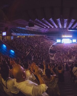Juan Luis Guerra Instagram - ¡Barcelona, gracias por darnos tanto! ¡Por el coro, el baile y la alegría!

#EntreMaryPalmerasTour @proactivents 📷 @babeto