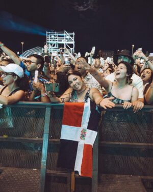 Juan Luis Guerra Instagram - ¡Gracias al hermoso público de Madrid por regalarnos tanto cariño y alegria! 🇪🇸

#EntreMaryPalmerasTour @proactivents 📷 @babeto