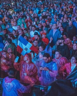 Juan Luis Guerra Instagram - ¡Gracias Costa Rica por este hermoso concierto! ¡Por el coro, las caras de alegría y la lluvia de bendición!

#EntreMaryPalmerasTour @sdconcerts 📷 @babeto