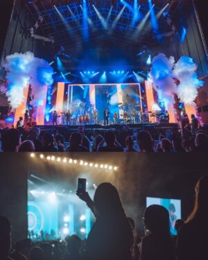 Juan Luis Guerra Instagram - ¡Gracias Panamá por tanto cariño! ¡Ayer llovió, pero lluvia de bendición! ¡Hasta la próxima! 

#EntreMaryPalmerasTour @sdconcerts 📷 @babeto