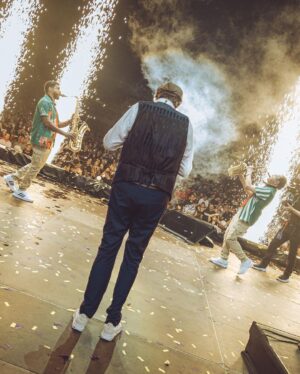 Juan Luis Guerra Instagram - ¡Gracias Panamá por tanto cariño! ¡Ayer llovió, pero lluvia de bendición! ¡Hasta la próxima! 

#EntreMaryPalmerasTour @sdconcerts 📷 @babeto