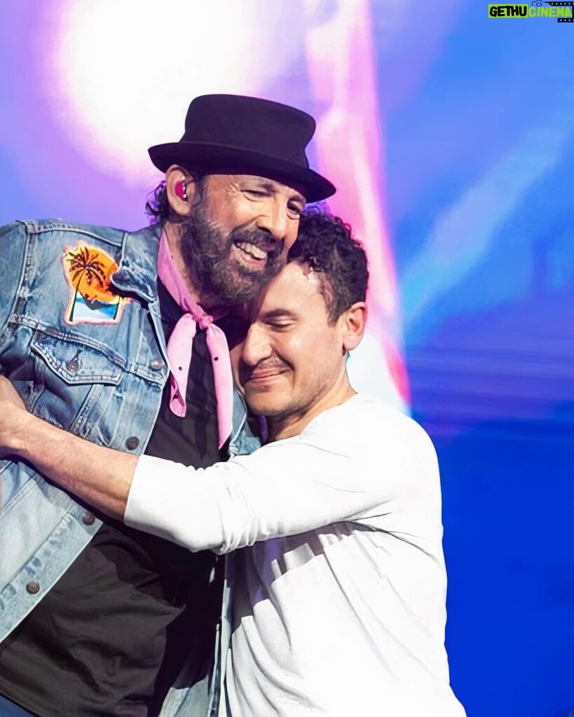 Juan Luis Guerra Instagram - #tbt con mi querido Fonseca. ¡Cuando hago música contigo yo estoy contento! @fonsecamusic #SiTúMeQuieres 📷 @davidmicolta