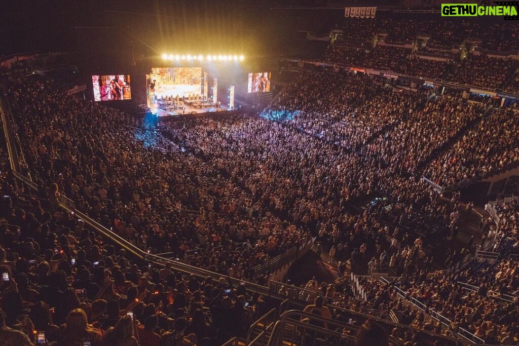 Juan Luis Guerra Instagram - Gracias a nuestro público maravilloso de USA por todo el cariño. #EntreMaryPalmerasTour 📷 @babeto