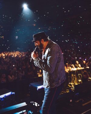 Juan Luis Guerra Instagram - ¡Gracias Tampa por tanto cariño!! #entremarypalmerastour @loudliveentertainment 📷 @babeto