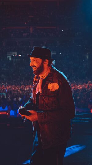 Juan Luis Guerra Instagram - ¡Un público maravilloso ayer en Fort Lauderdale! ¡Gracias por tanto cariño! #EntreMaryPalmerasTour @loudliveentertainment 📹 @babeto