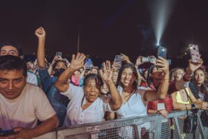 Juan Luis Guerra Instagram - ¡Que gran privilegio tener un público como el de Lima!
¡Cantamos y nos corearon y nuestro corazón rebosó de alegría!
¡Sí se puede! ¡Gracias Perú!

#EntreMaryPalmerasTour @sdconcerts 📷 @babeto