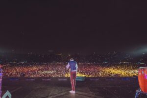 Juan Luis Guerra Instagram - ¡Que gran privilegio tener un público como el de Lima!
¡Cantamos y nos corearon y nuestro corazón rebosó de alegría!
¡Sí se puede! ¡Gracias Perú!

#EntreMaryPalmerasTour @sdconcerts 📷 @babeto