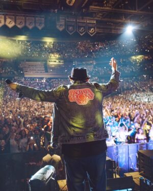Juan Luis Guerra Instagram - ¡Gracias Tampa por tanto cariño!! #entremarypalmerastour @loudliveentertainment 📷 @babeto