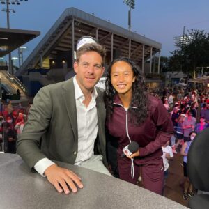Juan Martin del Potro Instagram - Pasé un día increíble ayer en el #usopen. Fue un placer poder entrenar con mi amigo y leyenda John McEnroe y me siento muy agradecido por el recibimiento de todos en un lugar en el que siempre me hacen sentir como en casa. 
Pronto nos volveremos a ver!!!
😊♥️🙌

An amazing time yesterday at the @usopen. What a pleasure to train with my friend, the legendary John McEnroe and so grateful for the welcome from everyone at a venue that always feels like home. See you soon!!
