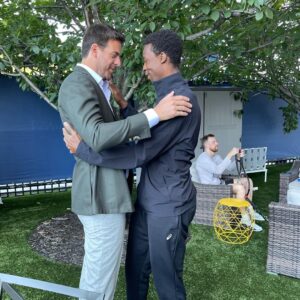 Juan Martin del Potro Instagram - Pasé un día increíble ayer en el #usopen. Fue un placer poder entrenar con mi amigo y leyenda John McEnroe y me siento muy agradecido por el recibimiento de todos en un lugar en el que siempre me hacen sentir como en casa. 
Pronto nos volveremos a ver!!!
😊♥️🙌

An amazing time yesterday at the @usopen. What a pleasure to train with my friend, the legendary John McEnroe and so grateful for the welcome from everyone at a venue that always feels like home. See you soon!!
