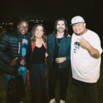 Juanes Instagram - Feliz celebrando con los aliados de la @fmisangre Gracias por ser parte vital de nuestra historia, que es también la de todos 🙏🏼