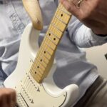 Juanes Instagram - Fun playing slap guitar with @juanes @fender Stratocaster. Do you like boosting function? I love it! If you’re interested learning slap guitar, please check my Guitar Wisdom for my new slap guitar lesson. #juanes #stratocaster #fender #juanesstratocaster #tomofujita #slapguitar #guitarwisdom