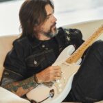 Juanes Instagram - Quiero abrir las puertas de mi casa en Medellín para ustedes por una noche en @airbnb 🇨🇴 Vida Cotidiana es un álbum que cuenta historias que nacieron allí, en ese lugar tan especial donde viven la esencia y el alma de este último álbum. Quiero invitarlos a que vivan un poco de mi vida cotidiana por una noche. Las reservas se abren el próximo 28 de noviembre a las 11:00 am hora Colombia, pendientes pues 🥔👀 #airbnbpartner Medellín, Colombia