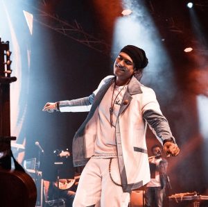 Jubin Nautiyal Instagram - What a night #Perth !!! 🌹
I slipped into a moody forest to dance with your enchanted winds for a spell . 

Tonight we rock #Sydney . 

#jubinnautiyallive #australia #tour .