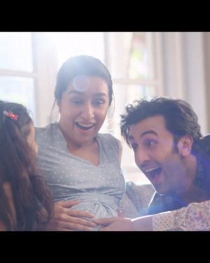 Jubin Nautiyal Instagram - The union of Jhoothi and Makkaar is #Jaadui. Song out now.

#TuJhoothiMainMakkaar in cinemas, book your tickets now!

#RanbirKapoor @shraddhakapoor #LuvRanjan @anshul3112 @modyrahulmody @gargankur82 #BhushanKumar @luv_films  @jubin_nautiyal @ipritamofficial @amitabhbhattacharyaofficial @boney.kapoor #DimpleKapadia @be_a_bassi @hasleenk @amber_rana_ @monicachaudhary_ @inayatverma22 @rajeshjais @ayeshiraza #JatinderKaur #HiteshSonik @Santha_dop #AkivAli @ichetanms @shashanktere @dipankardesignstudio @mhiskka @samidha.wangnoo #PMSatheesh  @stepbystepcasting @neerajkalyan24 @shivchanana @ashish_kathpal