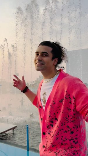 Jubin Nautiyal Instagram - Our spirits are born of mystery and myth,
Our eyes reflect the rivers and lakes,
Our hearts beat true and wild,
Our lips vibrate with native tongue,
And our hands rise up in freedom . 
#TumAayeHoToh 🌹.